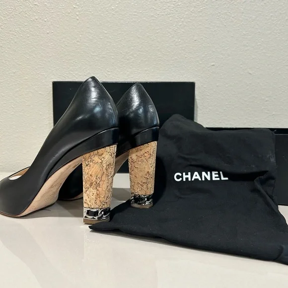 CHANEL BLACK LEATHER PEEP TOE CORK HEEL PUMPS - Picture 5 of 8